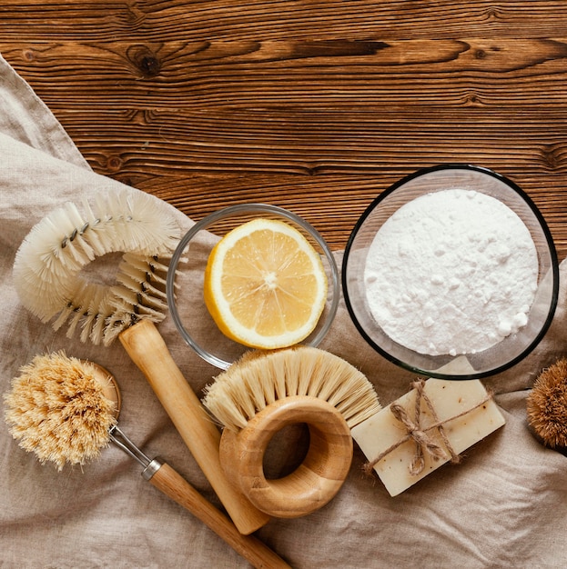 Top view brushes and baking soda