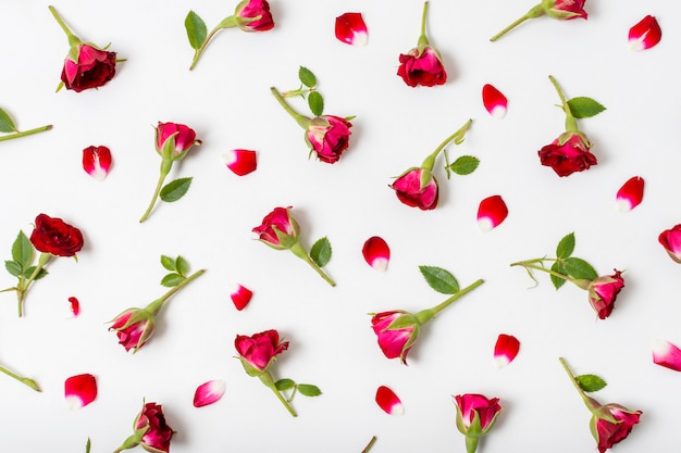 Top view bunch of red roses on the table