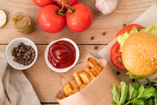 Free photo top view burger french fries and ketchup