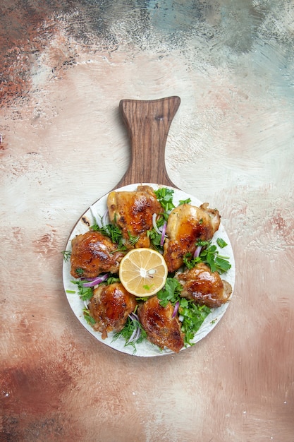 Free photo top view of chicken an appetizing chicken with herbs on lavash on the board