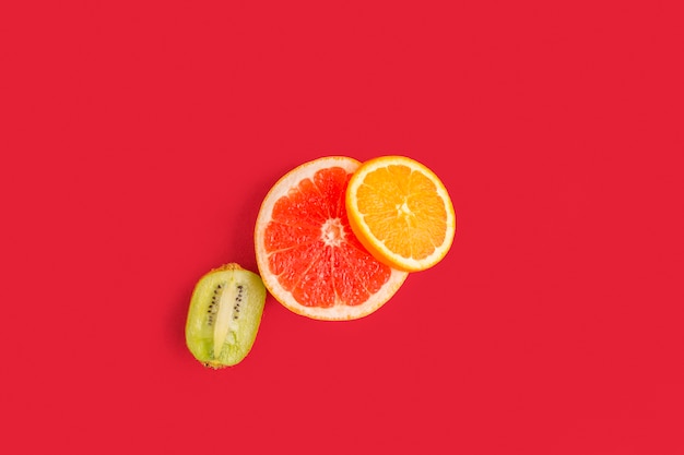 Free photo top view citrus fruits