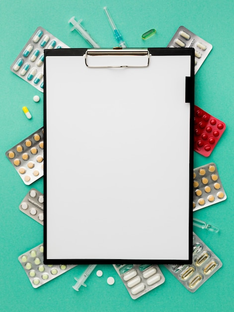 Free photo top view clipboard with pills frame