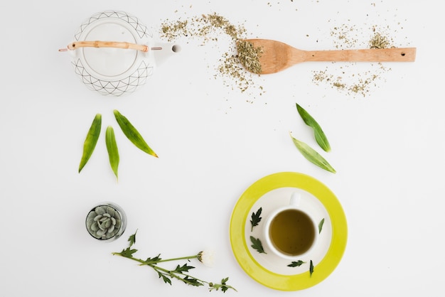 Free photo top view coffee cup with leaves