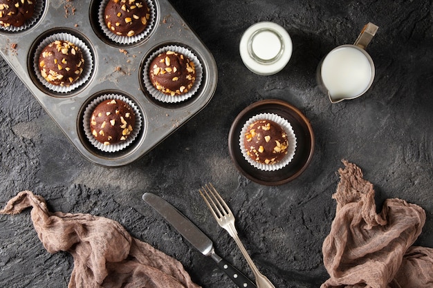 Free Photo top view composition of chocolate cupcakes