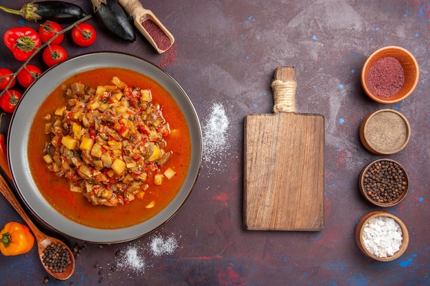 Free photo top view cooked vegetables sliced with sauce and seasonings on the dark background meal food dinner soup sauce vegetable