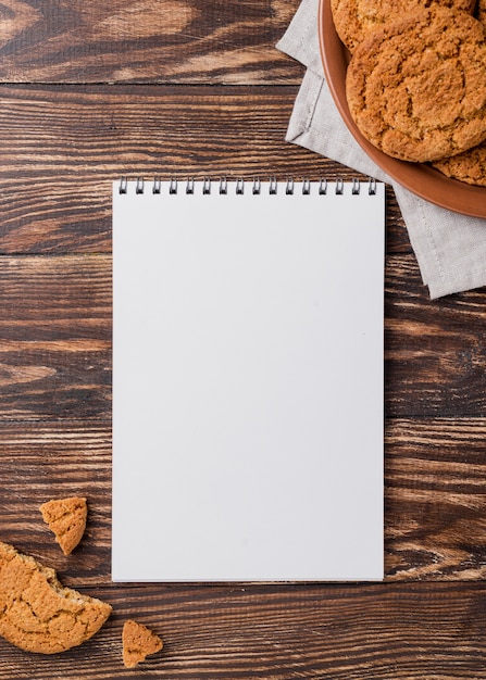 Free Photo top view cookies and empty copy space notepad