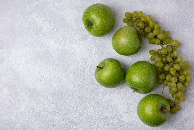 Free photo top view  copy space green apples with green grapes on white background