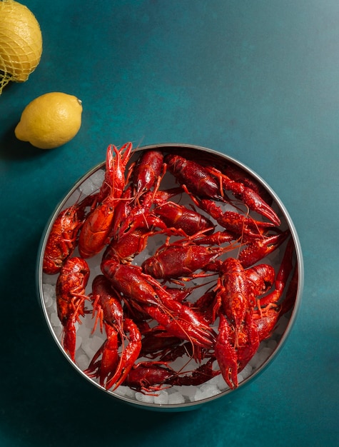 Free photo top view crawfish and lemons still life