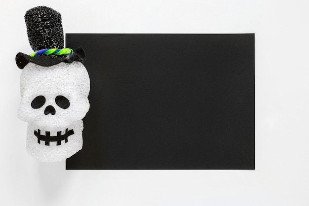 Free photo top view creepy halloween skull