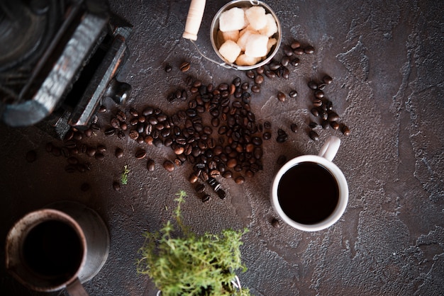 Free photo top view cup of coffee with sugar cubes