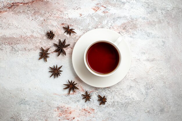 Free photo top view cup of tea hot drink on the white background tea drink sweet breakfast ceremony