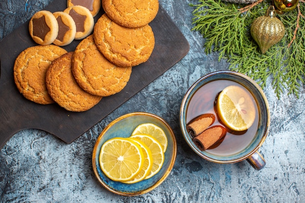 Top view cup of tea with sweet cookies on the light background