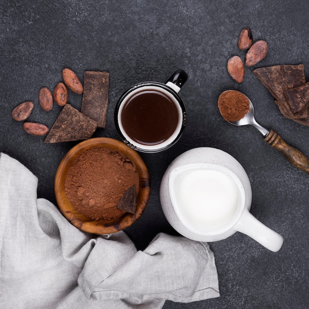 Free photo top view cup with hot chocolate on table