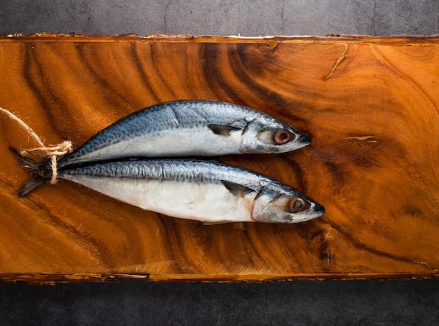 Free photo top view decoration with fish on wooden plate