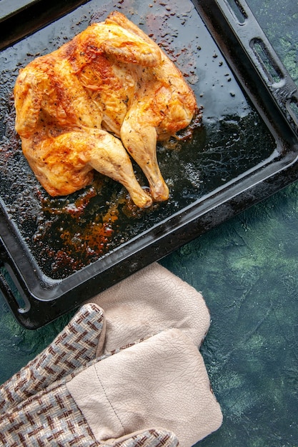 Free photo top view delicious baked chicken with spices on a dark blue surface spicy pepper meat dish meal dinner barbecue bird