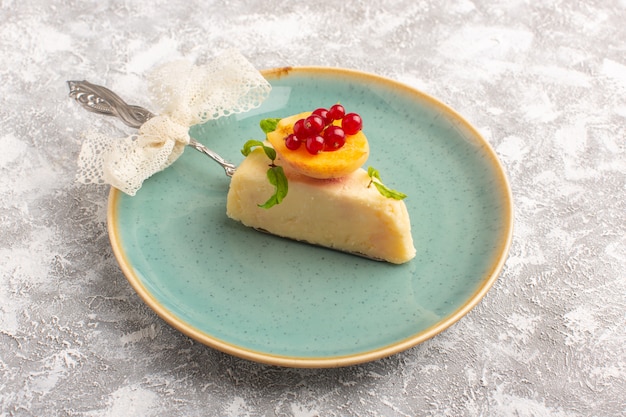 Free photo top view delicious cake slice with apricot slice inside plate on the white background cake biscuit sugar sweet dough bake