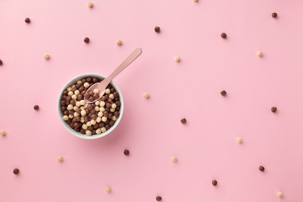 Free photo top view delicious cereal bowl on a table