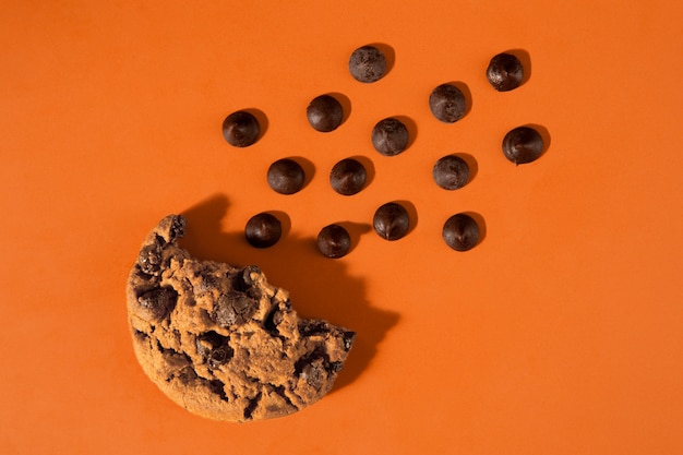 Free Photo top view delicious chocolate chips cookie