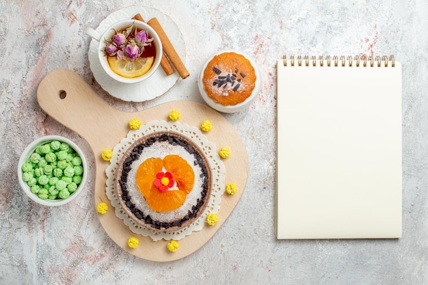 Free photo top view delicious chocolate dessert with cup of tea on a white background cream biscuit cake fruit dessert