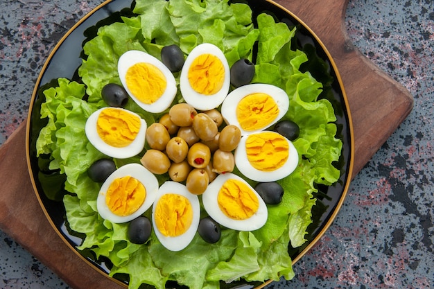 Free photo top view delicious egg salad on light background