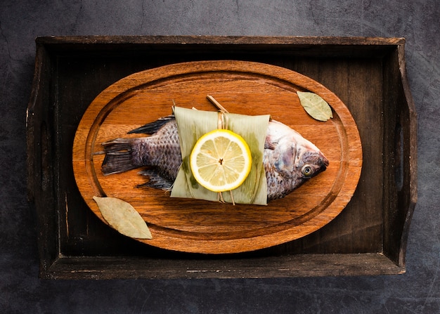 Free photo top view delicious fish with lemon on plate