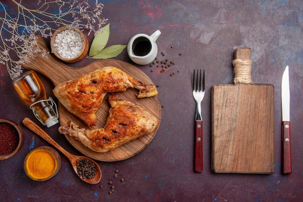 Free photo top view delicious fried chicken with different seasonings on the dark space