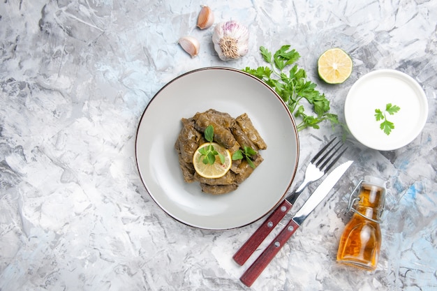 Free Photo top view of delicious leaf dolma with garlic on white surface