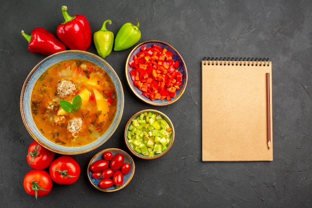 Free photo top view delicious meat soup with fresh vegetables on dark table, dish photo meal food