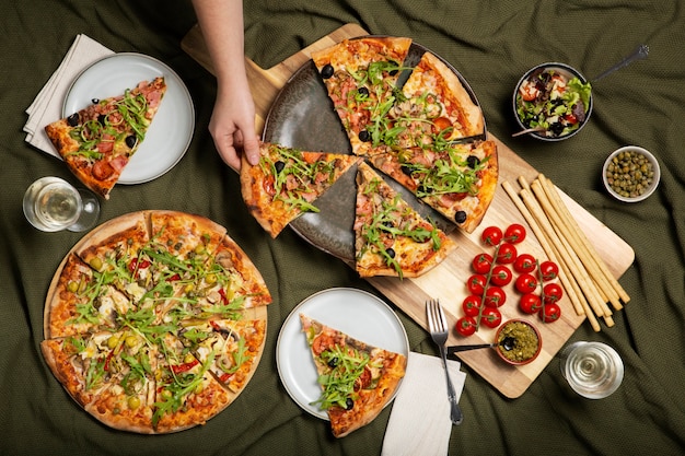 Free photo top view delicious pizza arrangement