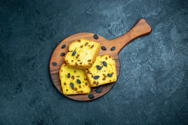 Free Photo top view delicious raisin cakes sliced on dark blue space