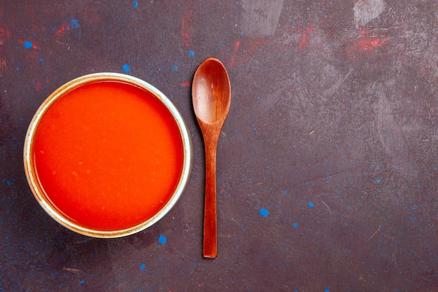 Free photo top view delicious tomato soup cooked from fresh tomatoes on a dark background dish sauce meal tomato soup