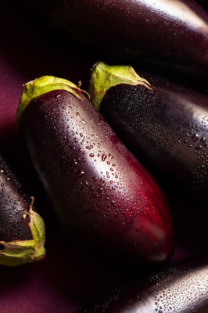 Free photo top view eggplants arrangement