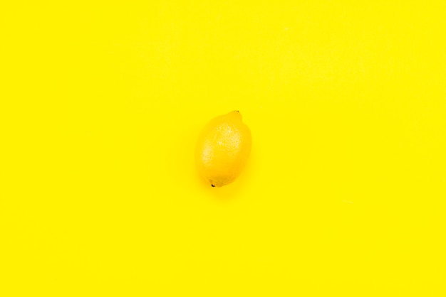 Free photo top view of exotic juicy lemon