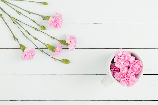 Free Photo top view flowers on wooden background