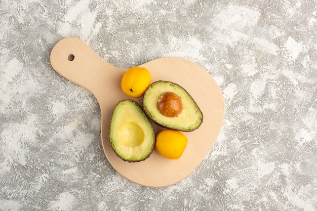 Free Photo top view fresh avocados useful fruits on the white surface