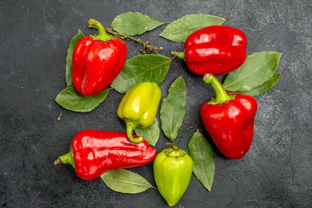 Free photo top view fresh bell-peppers