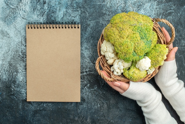 Free Photo top view fresh cauliflower inside basket on light-grey table