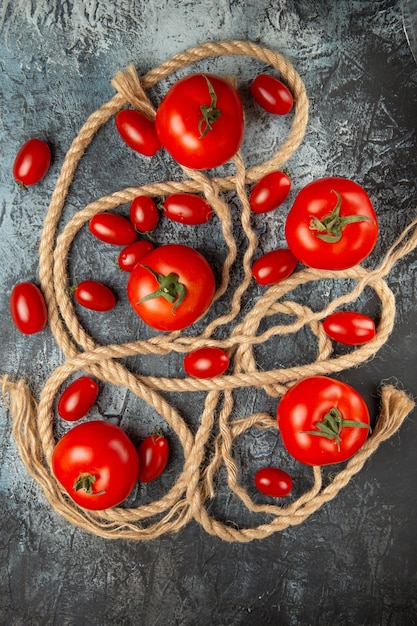 Free photo top view fresh cherry tomatoes with ropes