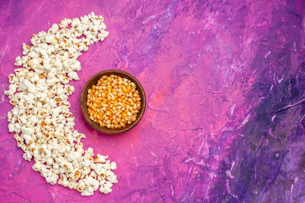 Free photo top view of fresh popcorn for movie night