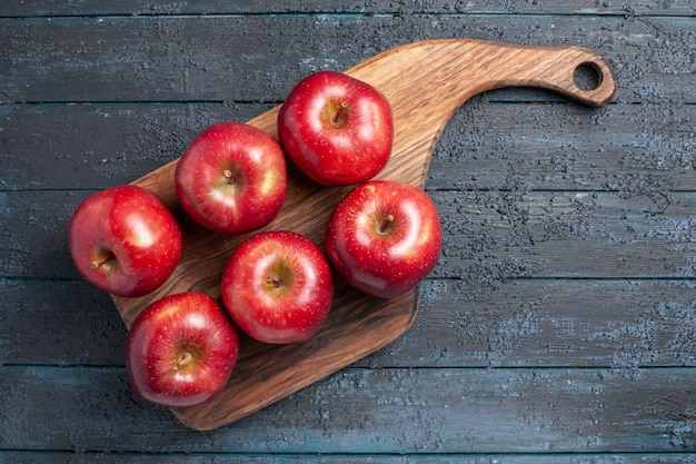 Free photo top view fresh red apples mellow ripe fruits on the dark-blue desk fruit color red plant vitamine fresh