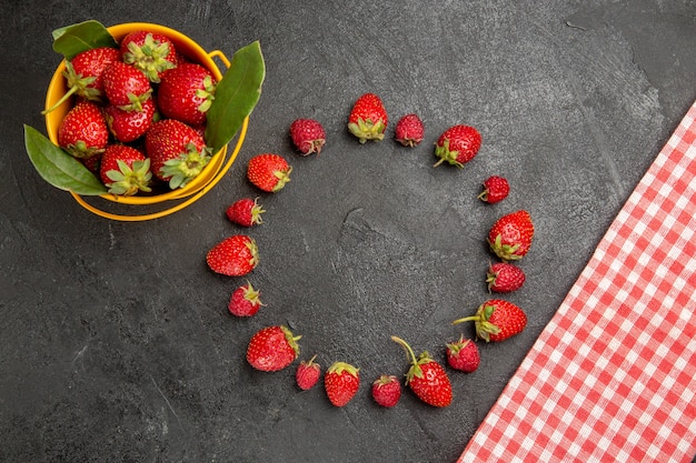 Free photo top view fresh red strawberries on a dark table berry color fruit raspberry