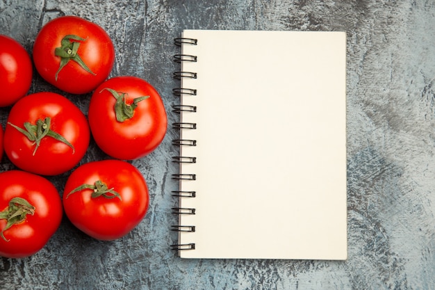 Free photo top view fresh red tomatoes