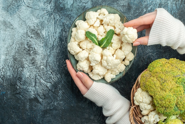 Free Photo top view fresh ripe cauliflower inside basket on light-grey table