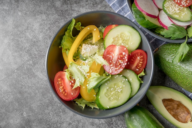 Free photo top view fresh salad with organic vegetables