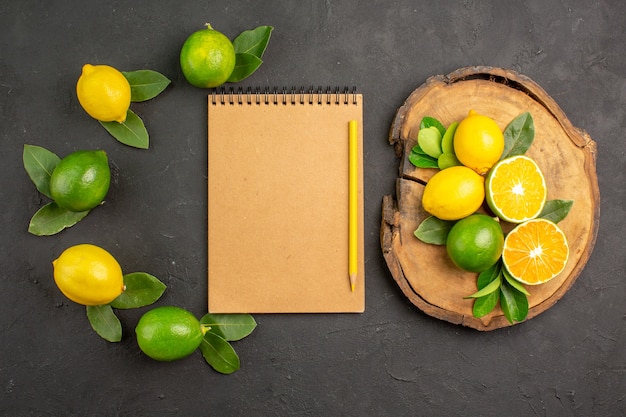 Free Photo top view fresh sour lemons on dark-grey table fruit citrus lime