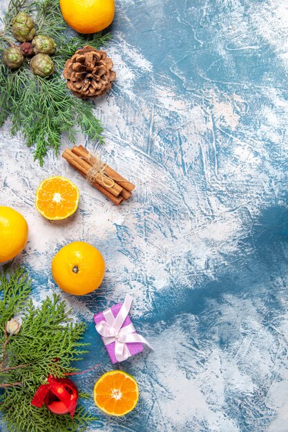 Top view fresh tangerines with presents on blue background