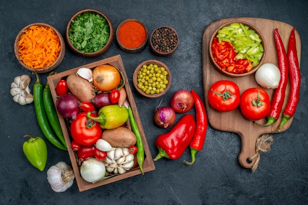 Free photo top view fresh vegetables with greens on dark table vegetable color ripe salad