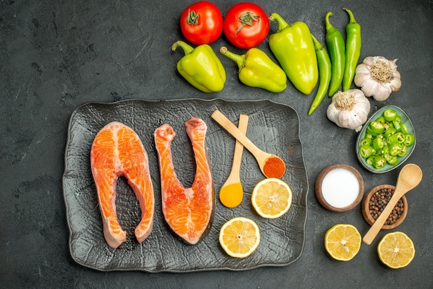 Free Photo top view fried meat slices with seasonings and fresh vegetables on dark background