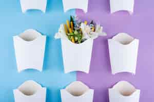 Free photo top view fries with flowers and boxes