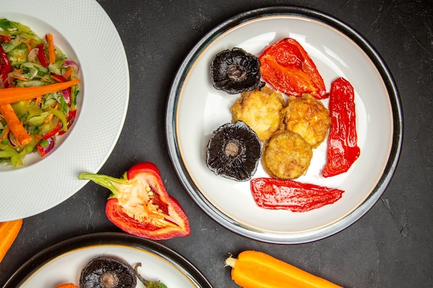 Free photo top view from afar vegetables roasted vegetables and vegetable salad on the plate